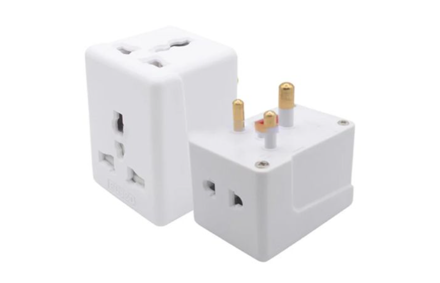 Universal Adaptor 2x13A Redisson
